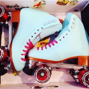 Moxi Beach Bunny Roller Skates Size 7